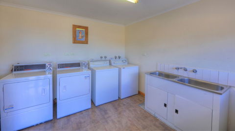 Sweetwater Villas - Accommodation Rockhampton 4