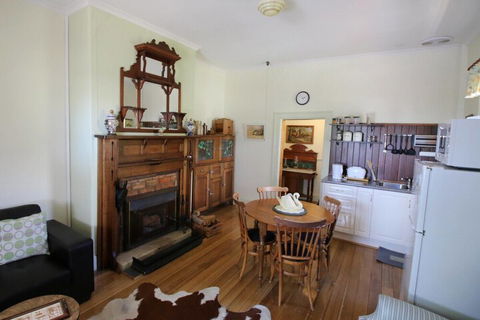 Christopher Halls Colonial Accommodation - Accommodation Rockhampton 3