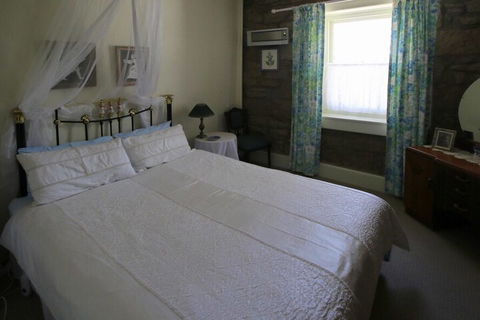 Christopher Halls Colonial Accommodation - Accommodation Rockhampton 2
