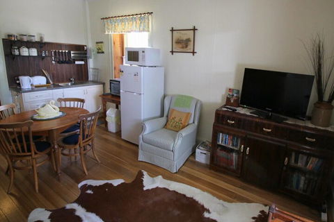 Christopher Halls Colonial Accommodation - Accommodation Rockhampton 4