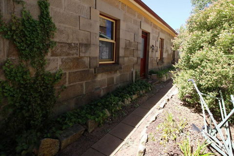 Christopher Halls Colonial Accommodation - Accommodation Rockhampton 0