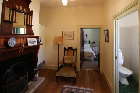 Christopher Halls Colonial Accommodation - Accommodation Rockhampton 1