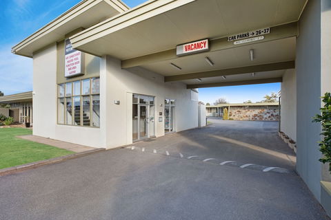 Adelaide Road Motor Lodge - Accommodation Rockhampton 0