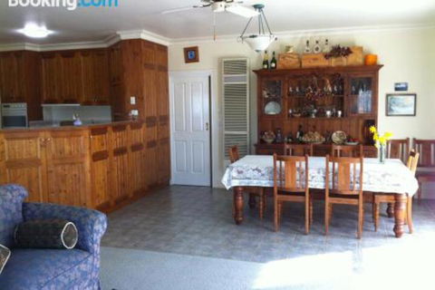 Birches Luxury Spa Chalets - Accommodation Rockhampton 2