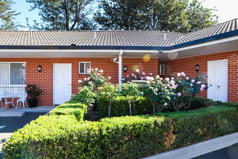 Akuna Motor Inn And Apartments - Accommodation Rockhampton 0