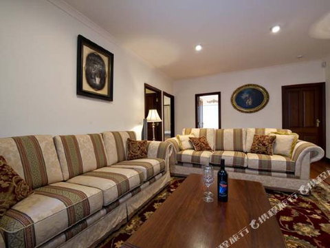 Fleur De Lys - Accommodation Rockhampton 0