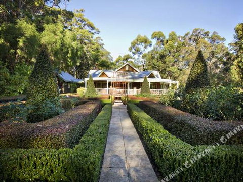 Fleur De Lys - Accommodation Rockhampton 6