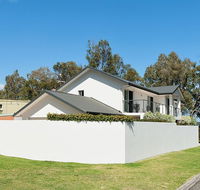 Waterfront Serenity - Accommodation Rockhampton