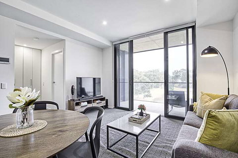 CANBERRA CHIC-Hosted By L'Abode - Accommodation Rockhampton 7