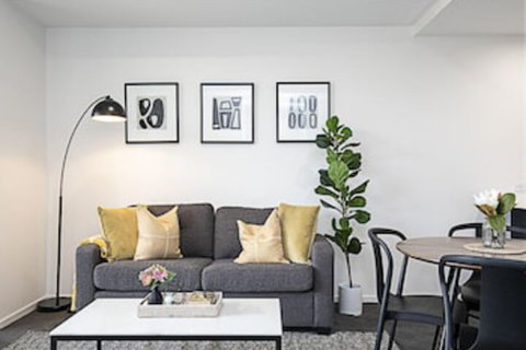 CANBERRA CHIC-Hosted By L'Abode - Accommodation Rockhampton 0