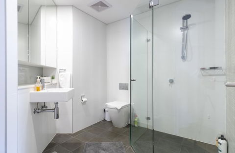 C16 Darling Harbour 2 BDR APT - Accommodation Rockhampton 3