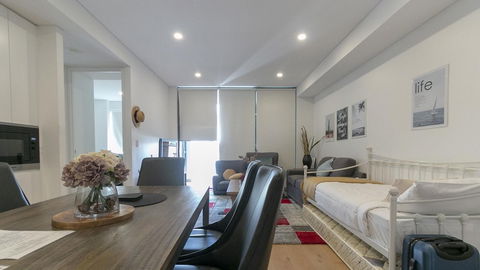 C16 Darling Harbour 2 BDR APT - Accommodation Rockhampton 4