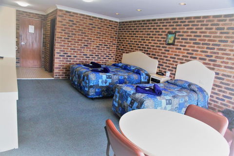 Big Trout Motel - Accommodation Rockhampton 2