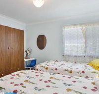 Evans Retreat 5 Sandy Point Road cottage across the road from Sandy Point Beach - Accommodation Rockhampton