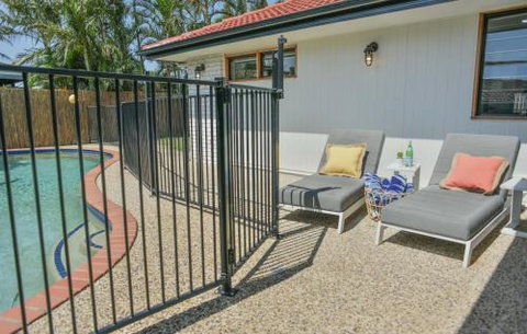 Quiet Pet Friendly Home 3 Houses To Beach Entry With Private Pool Walk To Shops - Accommodation Rockhampton 5