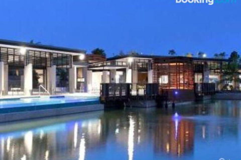 Tranquil Noosa Heads Luxury Home With Private Pool Gym Tennis & Golf - Accommodation Rockhampton 1