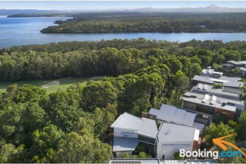 Tranquil Noosa Heads Luxury Home With Private Pool Gym Tennis & Golf - Accommodation Rockhampton 4