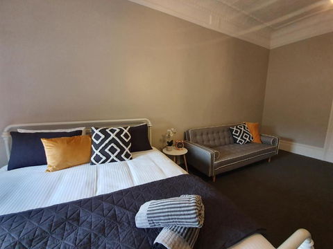The Royal Hotel - Accommodation Rockhampton 4