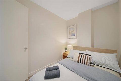 A Comfy & Central 2BR Apt Near Flinders Station - Accommodation Rockhampton 6