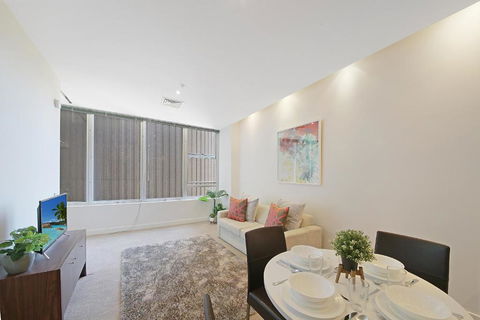 A Comfy & Central 2BR Apt Near Flinders Station - Accommodation Rockhampton 5