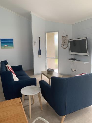 11 Anchovy Street Tin Can Bay Summer Haven Coastal Retreat - Accommodation Rockhampton 2
