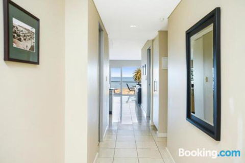 Bayline Beachfront Apartment No 4 - Accommodation Rockhampton 0