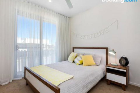 SEASIDE By THE BEACH - Accommodation Rockhampton 0