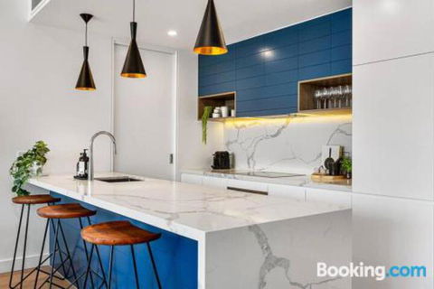 Luxe 101 At Martha Cove Waterfront Luxury On The Marina Walk To Beach - Accommodation Rockhampton 6