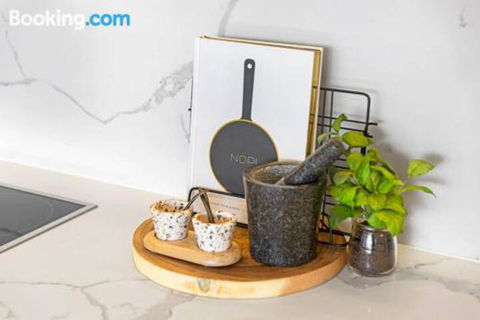 Luxe 101 At Martha Cove Waterfront Luxury On The Marina Walk To Beach - Accommodation Rockhampton 4