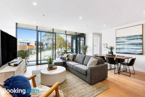 Luxe 101 At Martha Cove Waterfront Luxury On The Marina Walk To Beach - Accommodation Rockhampton 5