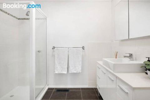 Willowdene With Pool Spa Tennis Court & Fireplace - Accommodation Rockhampton 1