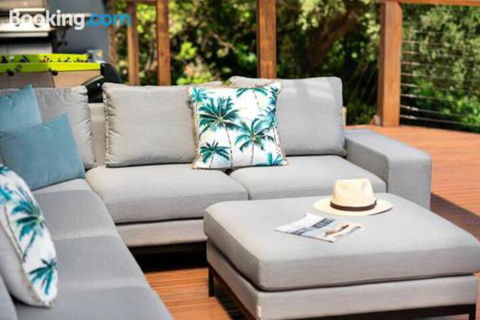 Willowdene With Pool Spa Tennis Court & Fireplace - Accommodation Rockhampton 4