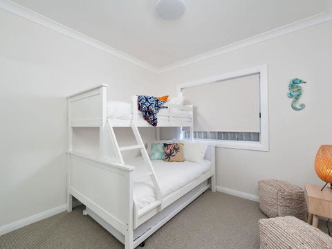 C A L M At Beautiful Shoal Bay - Accommodation Rockhampton 4