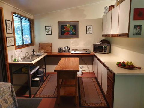 Garden Studio - Accommodation Rockhampton 2