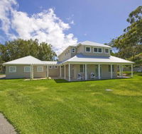 Echo Beach House 16 Reflections Dr Luxurious House with Magnificent Pool  Ducted Air - Accommodation Rockhampton