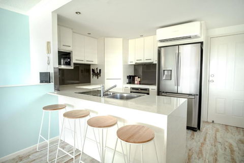 Coolum Beach 3 Level Townhouse Private Rooftop Terrace Spa Overlooking Mount Coolum - Accommodation Rockhampton 3