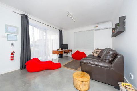 Salty Kisses Holiday House - Accommodation Rockhampton 5