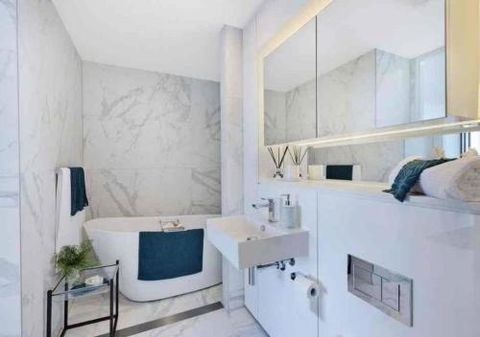 Stylish Penthouse With Views & Jacuzzi - Accommodation Rockhampton 3