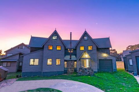 Banjos Chalet Alpine Getaways - Accommodation Rockhampton 0