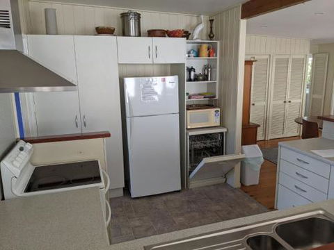 Seagrass Beach House At Hyams 4pm Check Out Sundays - Accommodation Rockhampton 1