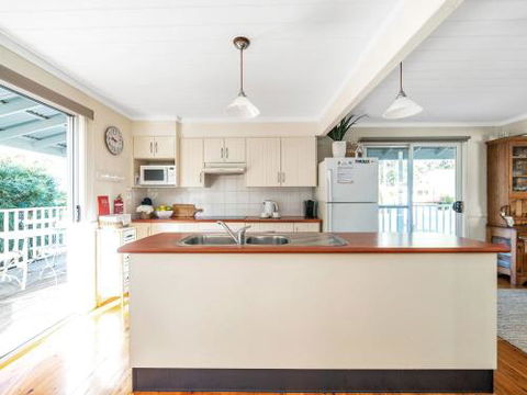 Mermaid Cottage At Hyams Beach 4pm Check Out Sundays - Accommodation Rockhampton 4