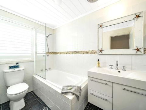 Mermaid Cottage At Hyams Beach 4pm Check Out Sundays - Accommodation Rockhampton 2