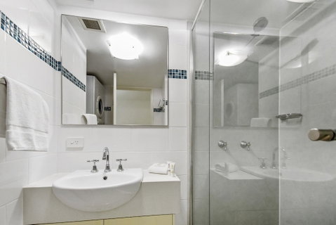 Naousa II - Accommodation Rockhampton 3