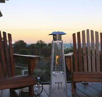 WHALE WATCH FOR FOUR Gerringong 4pm check out Sundays - Accommodation Rockhampton
