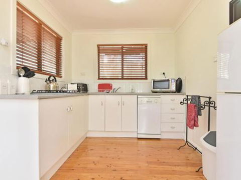 Olive Grove Villa 3 Suite With Large Bath - Accommodation Rockhampton 5