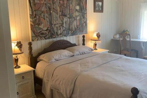 Hilltop Gallery - Accommodation Rockhampton 0