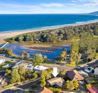 BOMBORA Gerroa 4pm check out Sundays - Accommodation Rockhampton