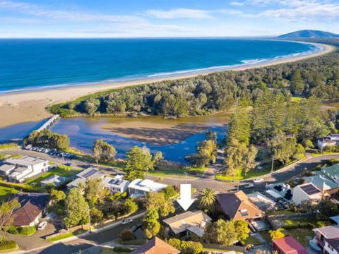 BOMBORA Gerroa 4pm Check Out Sundays - Accommodation Rockhampton 0