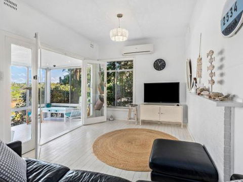 BOMBORA Gerroa 4pm Check Out Sundays - Accommodation Rockhampton 4