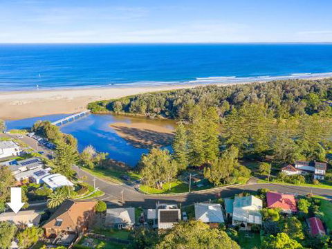 BOMBORA Gerroa 4pm Check Out Sundays - Accommodation Rockhampton 1